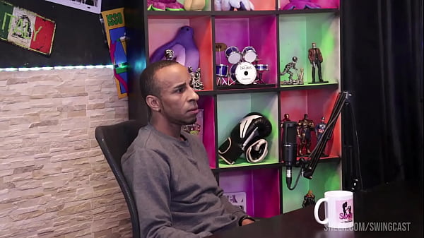 Negro coloca a safada gostosa pra mamar gostoso em seu pau grande, deixando a apresentadora excitada – Swing Cast com Tifany Rocha, Negro Top Oficial, Alice Vasconcelos, Didy Reis e Will Mastro (WATCH